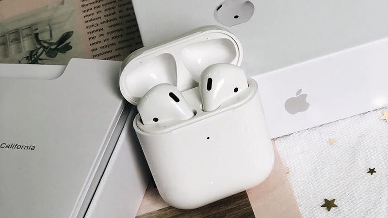 AirPods với thiết kế nhỏ gọn, tiện lợi.