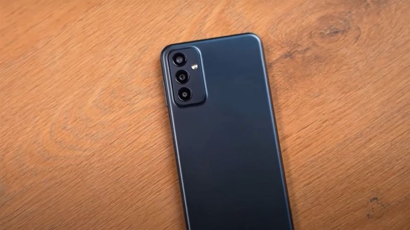 Galaxy F14 cũng được trang bị viên pin với mức dung lượng lên 6.000 mAh Galaxy F14 cũng được trang bị viên pin với mức dung lượng lên 6.000 mAh