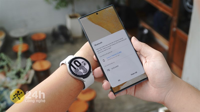 kết nối giữa Galaxy S22 Ultra và Galaxy Watch4 cực kỳ nhanh chóng