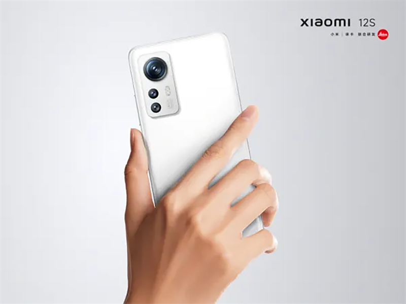 Xiaomi 12S cho cảm giác cầm đầm tay