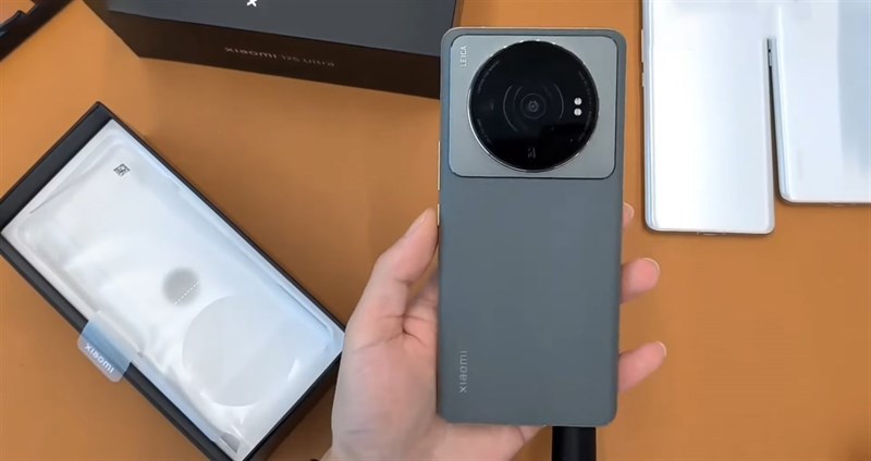 Trên tay Xiaomi 12S Ultra