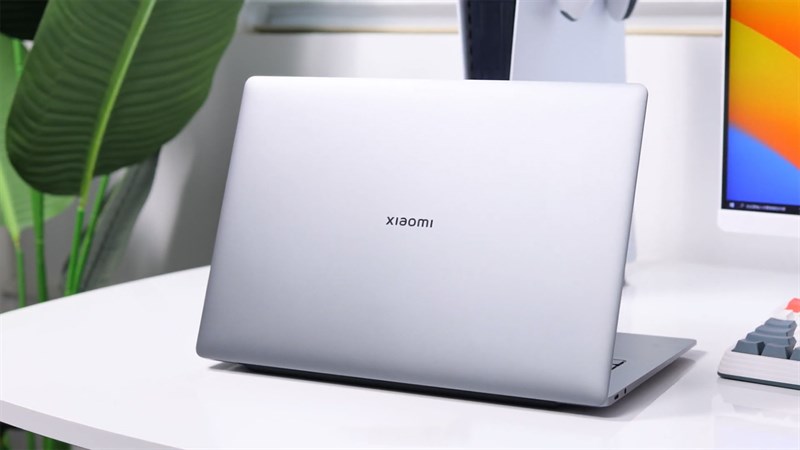 Xiaomi Book Pro 16 2022 sở hữu thiết kế đơn giản với mặt lưng phẳng cùng tông màu xám bạc tinh tế Xiaomi Book Pro 16 2022 sở hữu thiết kế đơn giản với mặt lưng phẳng cùng tông màu xám bạc tinh tế