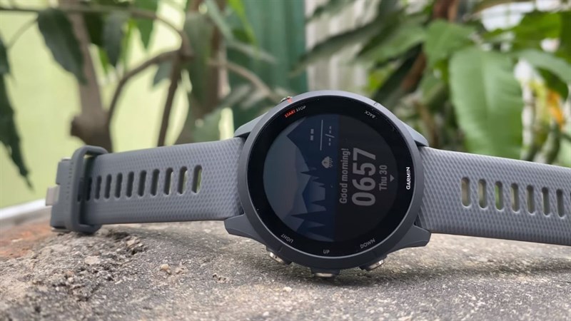 Tính năng Morning Report trên Garmin Forerunner 255 Music giúp người dùng biết được khí hậu thời tiết và chất lượng giấc ngủ