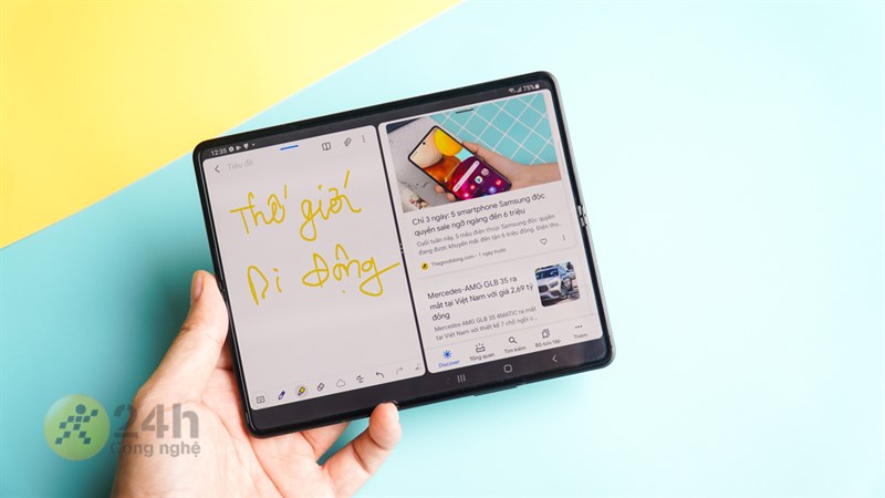 Mình hình kích thước lớn, chất lượng hiển thị cao của Samsung Galaxy Z Fold3 5G. 