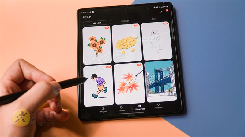 Sử dụng Samsung Galaxy Z Fold3 5G cùng với S Pen.