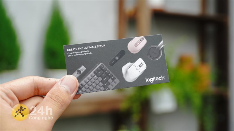 Bên trong hộp có card visit của Logitech. Bên trong hộp có card visit của Logitech.