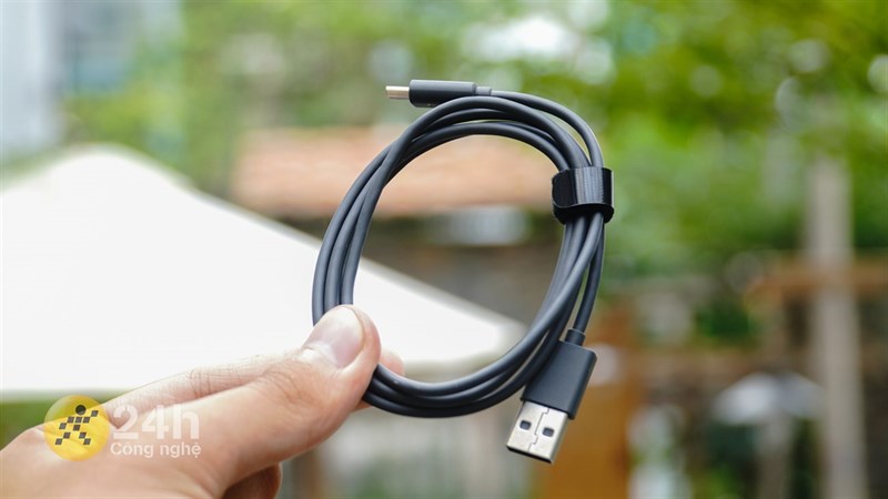 Dây sạc USB Type-C được nhà sản xuất tặng kèm. Dây sạc USB Type-C được nhà sản xuất tặng kèm.