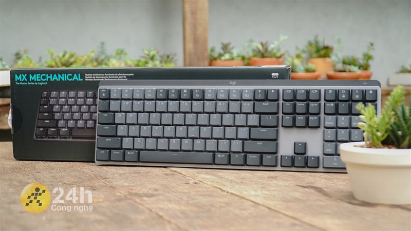 Logitech MX Mechanical sở hữu phong cách thiết kế tối giản cùng thân hình cực kỳ gọn nhẹ. Logitech MX Mechanical sở hữu phong cách thiết kế tối giản cùng thân hình cực kỳ gọn nhẹ.