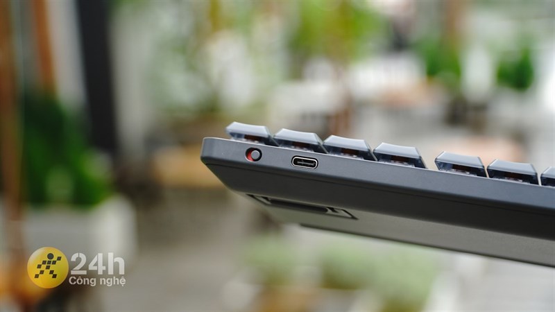Bạn có thể dùng Logitech MX Mechanical như một bàn phím có dây thông qua cổng Type-C hoặc dùng không dây với đầu thu Logi Bolt hay kết nối Bluetooth. Bạn có thể dùng Logitech MX Mechanical như một bàn phím có dây thông qua cổng Type-C hoặc dùng không dây với đầu thu Logi Bolt hay kết nối Bluetooth.