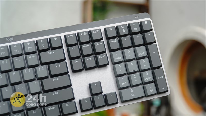 Logitech MX Mechanical còn được trang bị đầy đủ các phím tính năng tiện lợi, cần thiết cho công việc văn phòng. Logitech MX Mechanical còn được trang bị đầy đủ các phím tính năng tiện lợi, cần thiết cho công việc văn phòng.