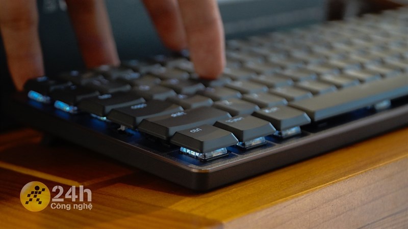 Logitech MX Mechanical còn được trang bị đèn nền giúp dễ dàng sử dụng trong môi trường có điều kiện ánh sáng thấp. Logitech MX Mechanical còn được trang bị đèn nền giúp dễ dàng sử dụng trong môi trường có điều kiện ánh sáng thấp.