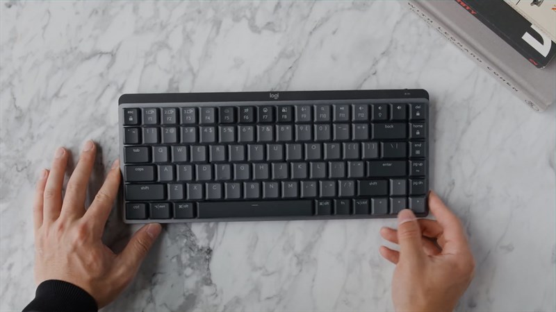 Ngoài layout full size, Logitech MX Mechanical còn có phiên bản mini với layout tenkeyless nhỏ gọn hơn Ngoài layout full size, Logitech MX Mechanical còn có phiên bản mini với layout tenkeyless nhỏ gọn hơn