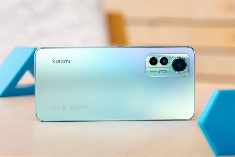 Cụm camera của Xiaomi 12 Lite có thiết kế khá tương đồng với dòng Xiaomi 12