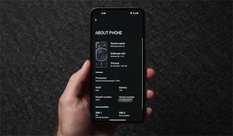 Nothing Phone (1) sở hữu thông số cấu hình khá ấn tượng. Nguồn: The Tech Chap.