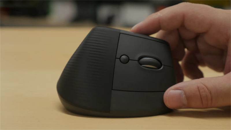 Trên tay chuột Logitech Lift: Thiết kế công thái học, pin dùng 2 năm và giá chỉ 1.64 triệu* Trên tay chuột Logitech Lift: Thiết kế công thái học, pin dùng 2 năm và giá chỉ 1.64 triệu*