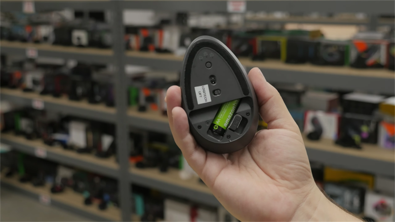 Trên tay chuột Logitech Lift: Thiết kế công thái học, pin dùng 2 năm và giá chỉ 1.64 triệu* Trên tay chuột Logitech Lift: Thiết kế công thái học, pin dùng 2 năm và giá chỉ 1.64 triệu*