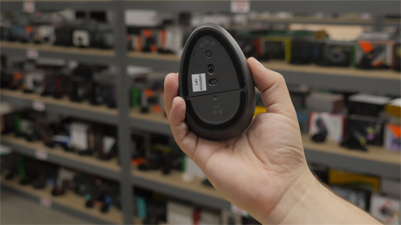 Trên tay chuột Logitech Lift: Thiết kế công thái học, pin dùng 2 năm và giá chỉ 1.64 triệu* Trên tay chuột Logitech Lift: Thiết kế công thái học, pin dùng 2 năm và giá chỉ 1.64 triệu*