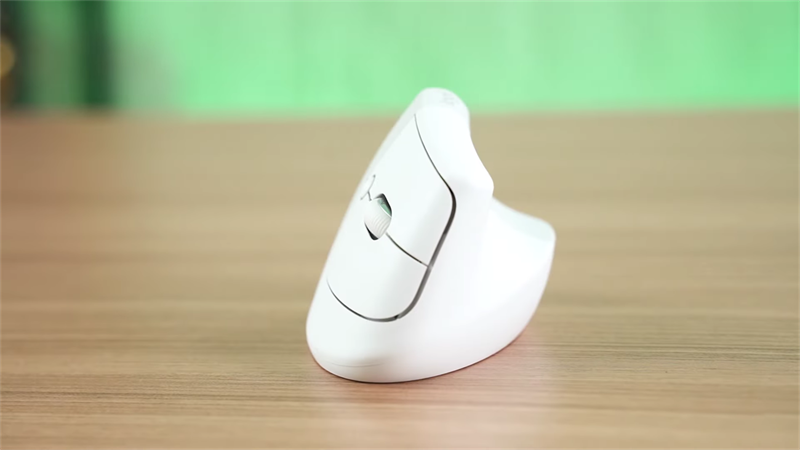 Trên tay chuột Logitech Lift: Thiết kế công thái học, pin dùng 2 năm và giá chỉ 1.64 triệu* Trên tay chuột Logitech Lift: Thiết kế công thái học, pin dùng 2 năm và giá chỉ 1.64 triệu*