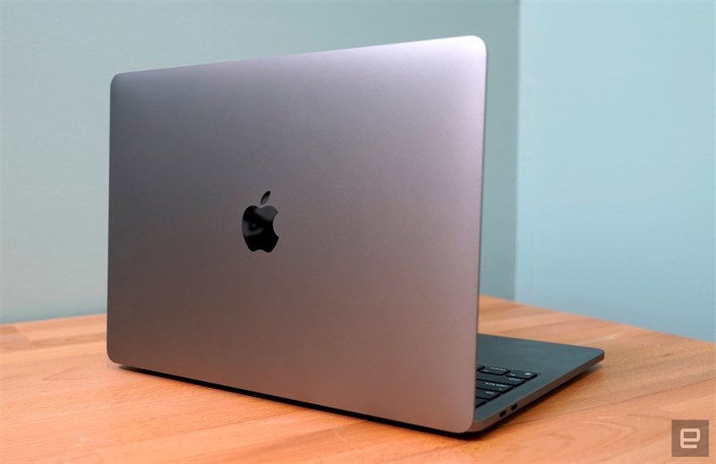 Macbook Pro M2 2022 là chiếc Macbook nằm giữa dòng Macbook Air M2 2022 và dòng Macbook Pro 14/16 inch với chip M1 Pro cao cấp hơn Macbook Pro M2 2022 là chiếc Macbook nằm giữa dòng Macbook Air M2 2022 và dòng Macbook Pro 14/16 inch với chip M1 Pro cao cấp hơn