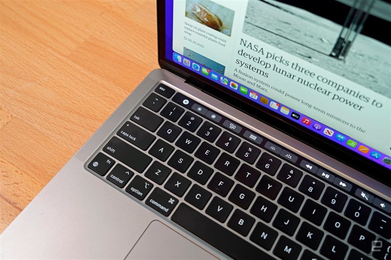 Với quạt tản nhiệt, bạn có thể yên tâm sử dụng Macbook Pro M2 2022 để render video nặng, chạy code...trong thời gian dài Với quạt tản nhiệt, bạn có thể yên tâm sử dụng Macbook Pro M2 2022 để render video nặng, chạy code...trong thời gian dài