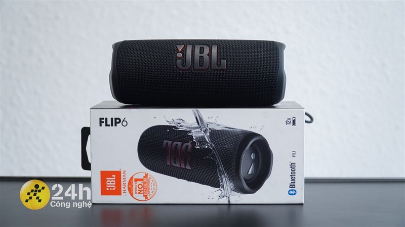 Trên tay loa JBL Flip 6: Thiết kế trẻ trung, chất âm tốt trong tầm giá