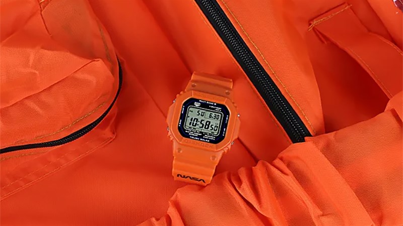 Casio G-Shock mới lấy cảm hứng từ bộ quần áo vũ trụ màu cam bắt mắt của NASA