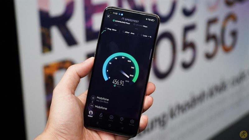 Trang bị con chip 5G cho máy khả năng kết nối cực nhanh và ổn định. Trang bị con chip 5G cho máy khả năng kết nối cực nhanh và ổn định.