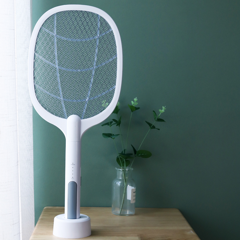 Vợt muỗi là một món đồ công nghệ diệt muỗi rất hiệu quả. Nguồn: rimstar.org Vợt muỗi là một món đồ công nghệ diệt muỗi rất hiệu quả. Nguồn: rimstar.org
