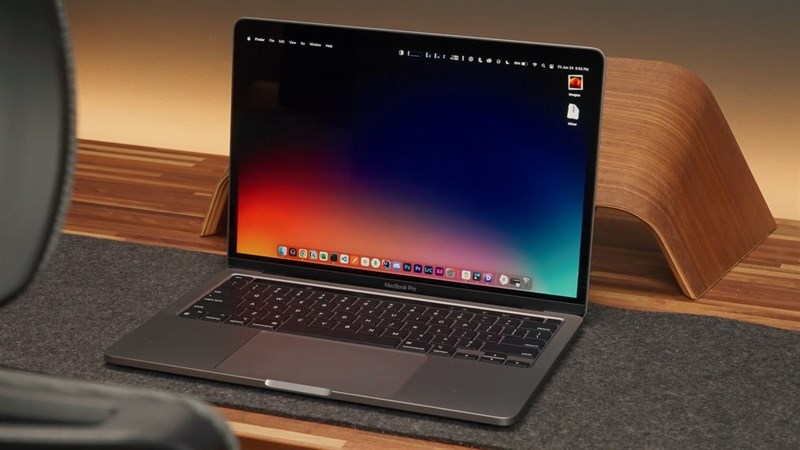 Macbook Pro M2 2022 là chiếc Macbook Pro 13 inch duy nhất bán ra ở thời điểm hiện tại mà không hề có thiết kế màn hình tai thỏ