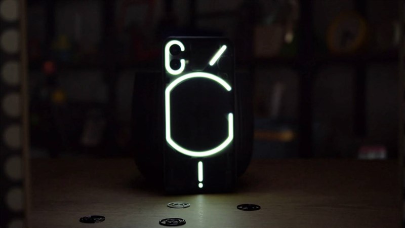 Đánh giá Nothing Phone (1): Thiết kế trong suốt, trụ được 108 tiếng! Đánh giá Nothing Phone (1): Thiết kế trong suốt, trụ được 108 tiếng!