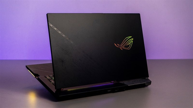 ASUS ROG Strix SCAR 17 SE có thiết kế mang đậm chất gaming. ASUS ROG Strix SCAR 17 SE có thiết kế mang đậm chất gaming.