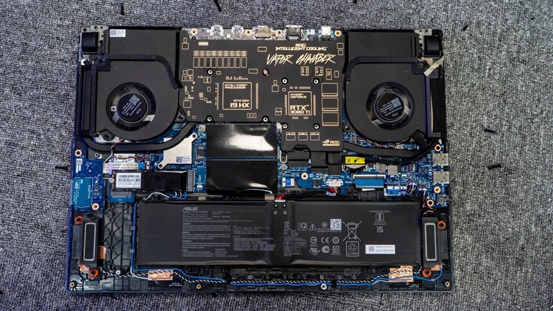 Với những công nghệ tiên tiến nhất từ ROG Intelligent Cooling, ROG Strix SCAR 17 SE đủ sức phá vỡ mọi giới hạn về hiệu năng. Với những công nghệ tiên tiến nhất từ ROG Intelligent Cooling, ROG Strix SCAR 17 SE đủ sức phá vỡ mọi giới hạn về hiệu năng.