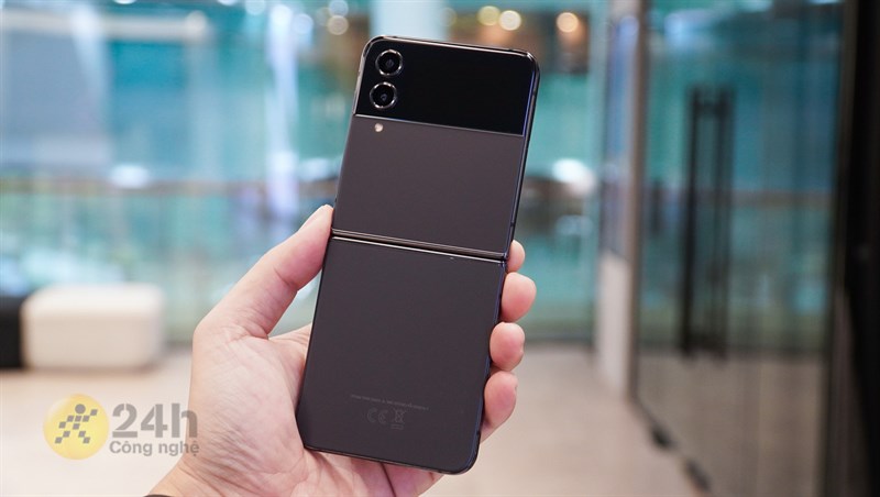 Có nên mua Galaxy Z Flip4? Đỉnh cao công nghệ trong hình hài của sự tiện dụng Có nên mua Galaxy Z Flip4? Đỉnh cao công nghệ trong hình hài của sự tiện dụng