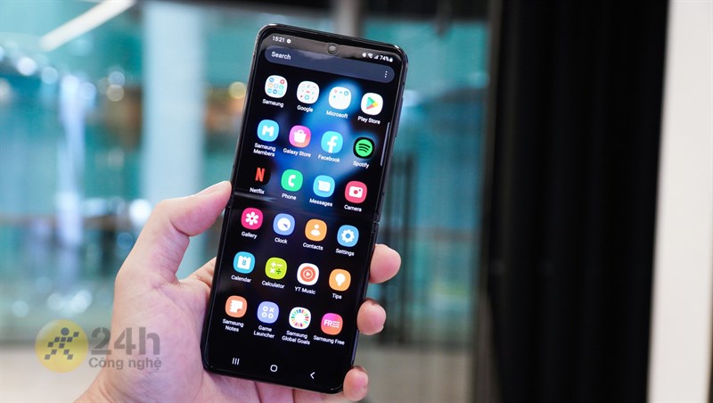 Có nên mua Galaxy Z Flip4? Đỉnh cao công nghệ trong hình hài của sự tiện dụng Có nên mua Galaxy Z Flip4? Đỉnh cao công nghệ trong hình hài của sự tiện dụng