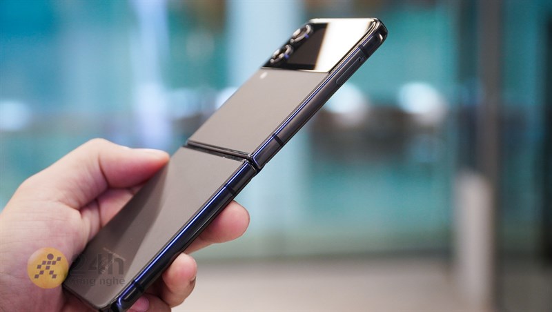 Có nên mua Galaxy Z Flip4? Đỉnh cao công nghệ trong hình hài của sự tiện dụng Có nên mua Galaxy Z Flip4? Đỉnh cao công nghệ trong hình hài của sự tiện dụng