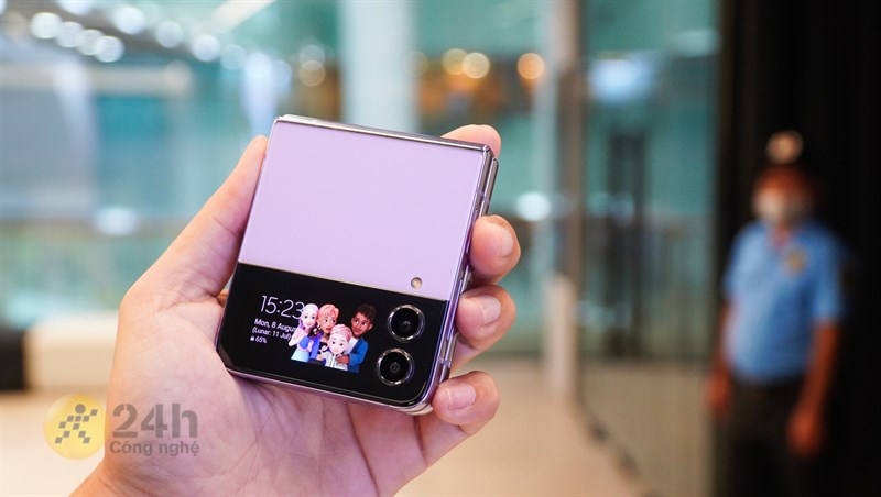 Có nên mua Galaxy Z Flip4? Đỉnh cao công nghệ trong hình hài của sự tiện dụng Có nên mua Galaxy Z Flip4? Đỉnh cao công nghệ trong hình hài của sự tiện dụng