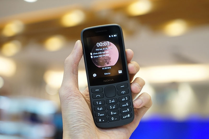 Nokia 215 4G sở hữu một màn hình có kích thước 2.4 inch với khả năng hiển thị rõ ràng. Nokia 215 4G sở hữu một màn hình có kích thước 2.4 inch với khả năng hiển thị rõ ràng.