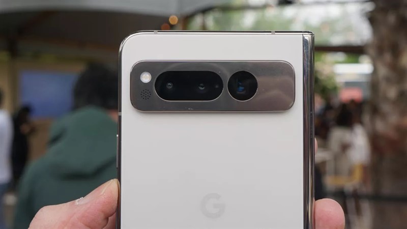 Cận cảnh cụm camera sau của Google Pixel Fold. Nguồn: Tech Radar.