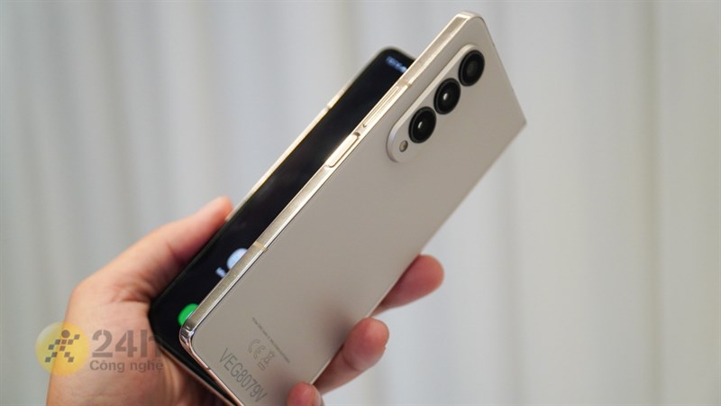 Ai chưa từng sử dụng điện thoại gập thì nên mua ngay Galaxy Z Fold4 để trải nghiệm.
