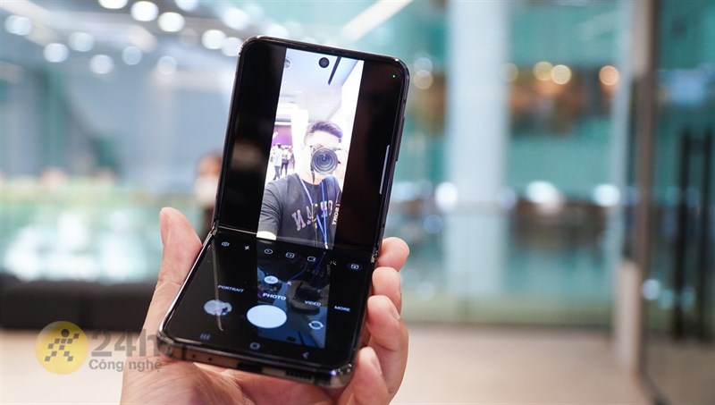 So sánh Galaxy Z Flip4 và Galaxy Z Flip3 So sánh Galaxy Z Flip4 và Galaxy Z Flip3