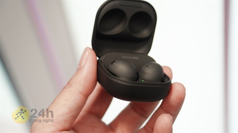 Galaxy Buds2 Pro có thể hoạt động 5 giờ liên tục với chống ồn ANC, có thể kéo dài 21 giờ với hộp sạc Galaxy Buds2 Pro có thể hoạt động 5 giờ liên tục với chống ồn ANC, có thể kéo dài 21 giờ với hộp sạc