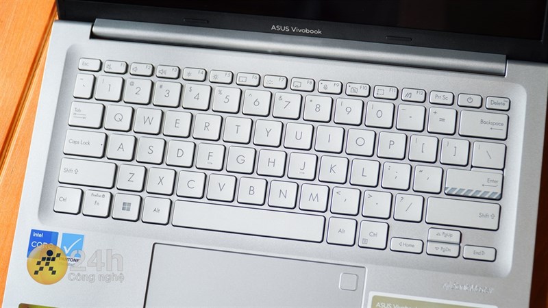 Bàn phím với layout được bố trí hợp lý của Vivobook 14X OLED. Bàn phím với layout được bố trí hợp lý của Vivobook 14X OLED.