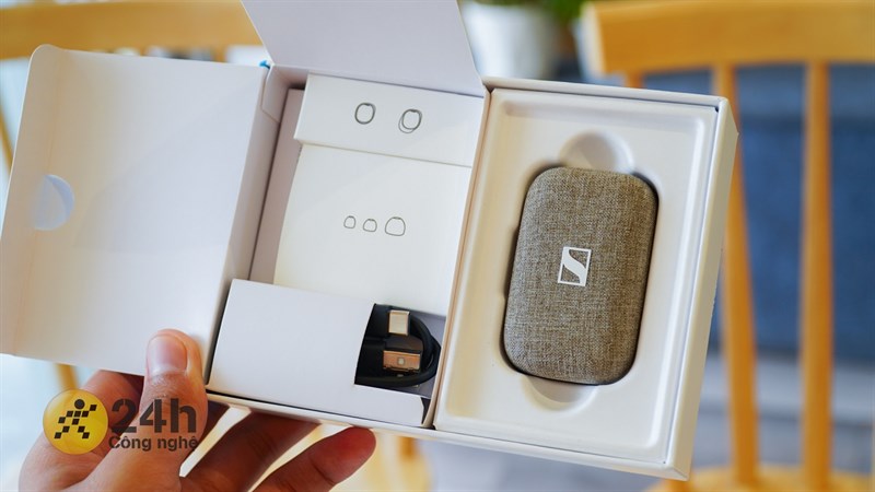 Sennheiser Momentum True Wireless 3 được trang bị khá đầy đủ các phụ kiện Sennheiser Momentum True Wireless 3 được trang bị khá đầy đủ các phụ kiện