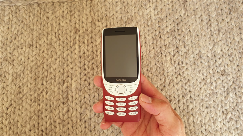 Trên tay Nokia 8210 4G