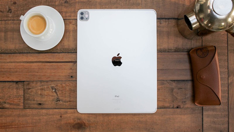 iPad Pro M1 12.9 inch sở hữu thiết kế vuông vức và sang trọng iPad Pro M1 12.9 inch sở hữu thiết kế vuông vức và sang trọng