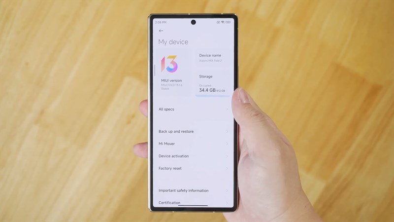 Màn hình ngoài của Xiaomi MIX Fold sở hữu thiết kế đục lỗ quen thuộc Màn hình ngoài của Xiaomi MIX Fold sở hữu thiết kế đục lỗ quen thuộc