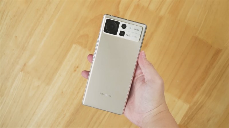 Xiaomi MIX Fold 2 sở hữu ngoại hình mỏng nhẹ hơn so với các đối thủ khác trên thị trường Xiaomi MIX Fold 2 sở hữu ngoại hình mỏng nhẹ hơn so với các đối thủ khác trên thị trường