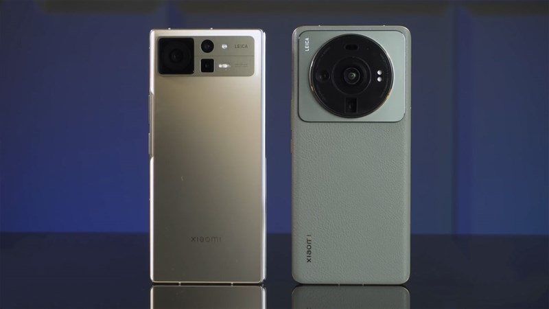 Xiaomi MIX Fold 2 (trái) với điểm nhấn là cụm camera hình chữ nhật trông hiện đại nhưng cộng hưởng sự hoài cổ Xiaomi MIX Fold 2 (trái) với điểm nhấn là cụm camera hình chữ nhật trông hiện đại nhưng cộng hưởng sự hoài cổ