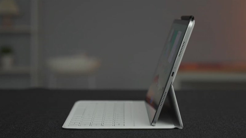 Xiaomi Pad 5 Pro 12.4 còn có thêm bao da kiêm bàn phím (bán lẻ) giúp người dùng có thể dùng thiết bị như là một chiếc laptop