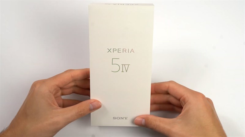 Phần hộp đựng của Sony Xperia 5 IV với thiết kế đơn giản nhưng toát lên vẻ sang trọng